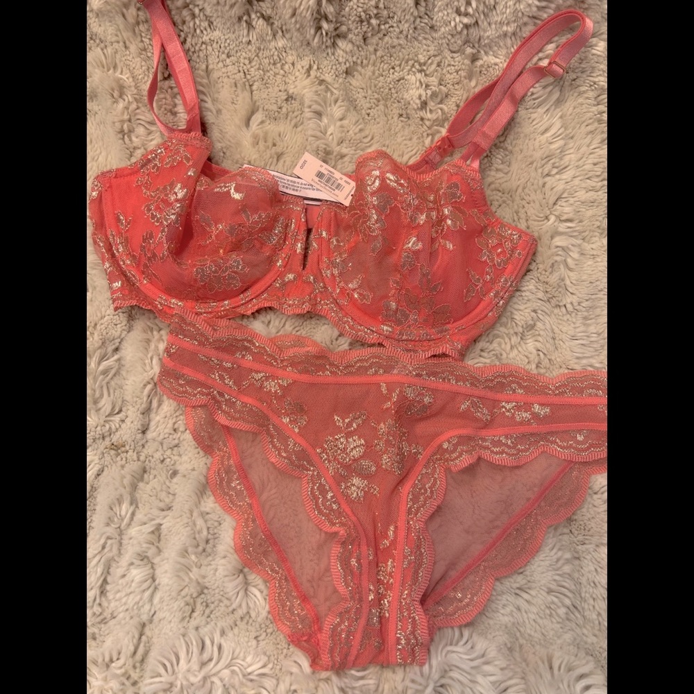 NWT Victoria’s Secret Dream Angel Bra 32 DD (E) and Matching Panties (XS)